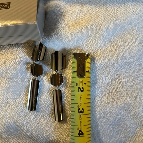 Avon Vintage 1991 Architectural Dangle Earrings SilverTone Pierced - Picture 1 of 3